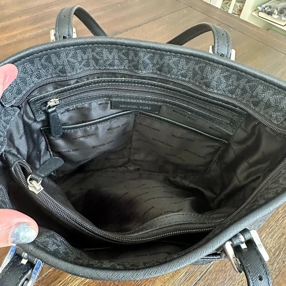 Michael Kors jet set tote bag